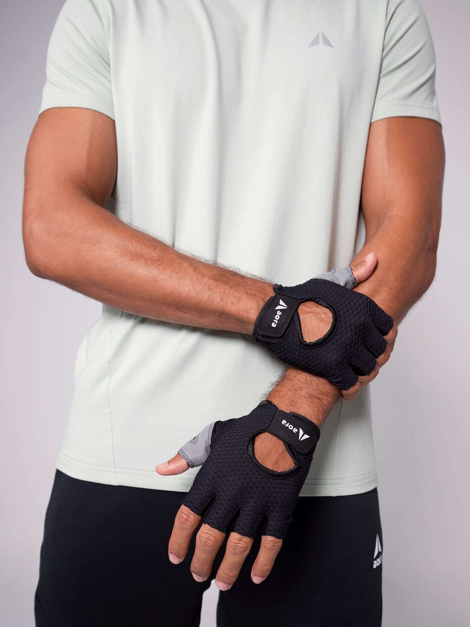PERFORMANCE GLOVES For Men - Aora Athliesure Shop online in Dubai